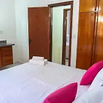 Condominio com piscina e ótima localização.